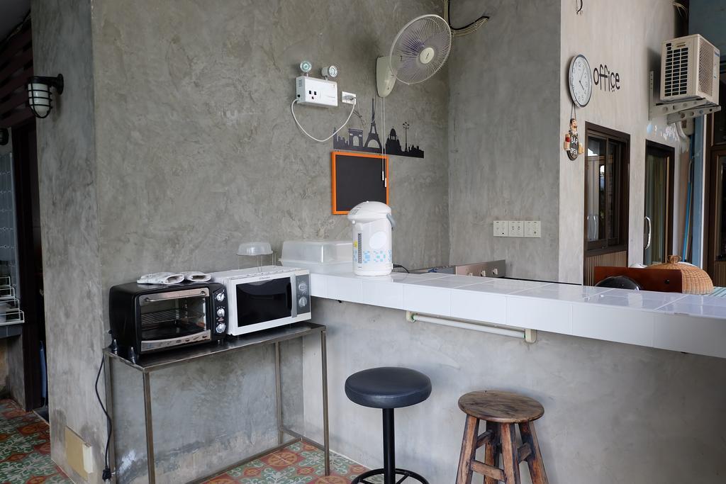 Baan Ma Feung Guesthouse Канчанабури Экстерьер фото