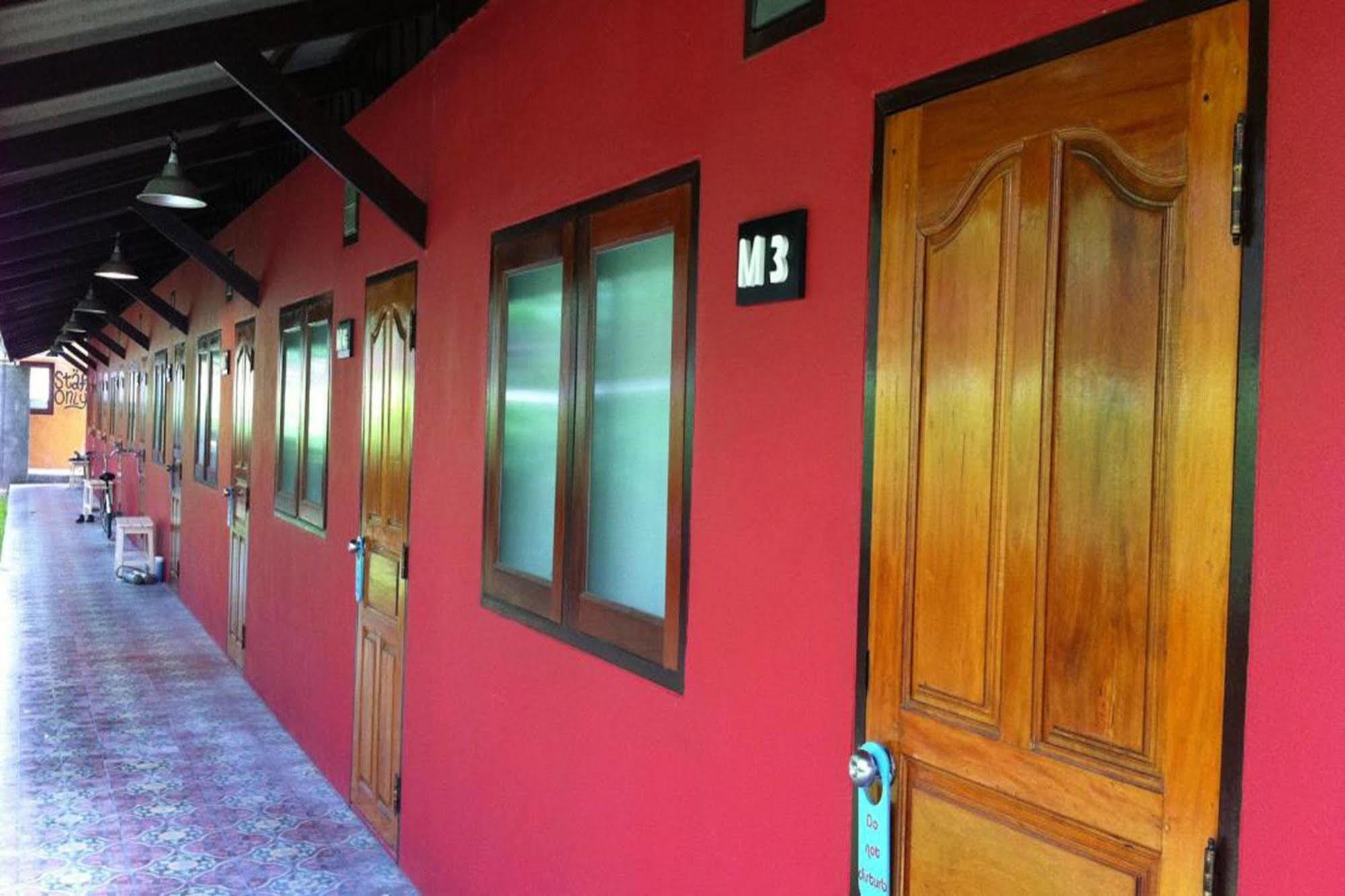 Baan Ma Feung Guesthouse Канчанабури Экстерьер фото