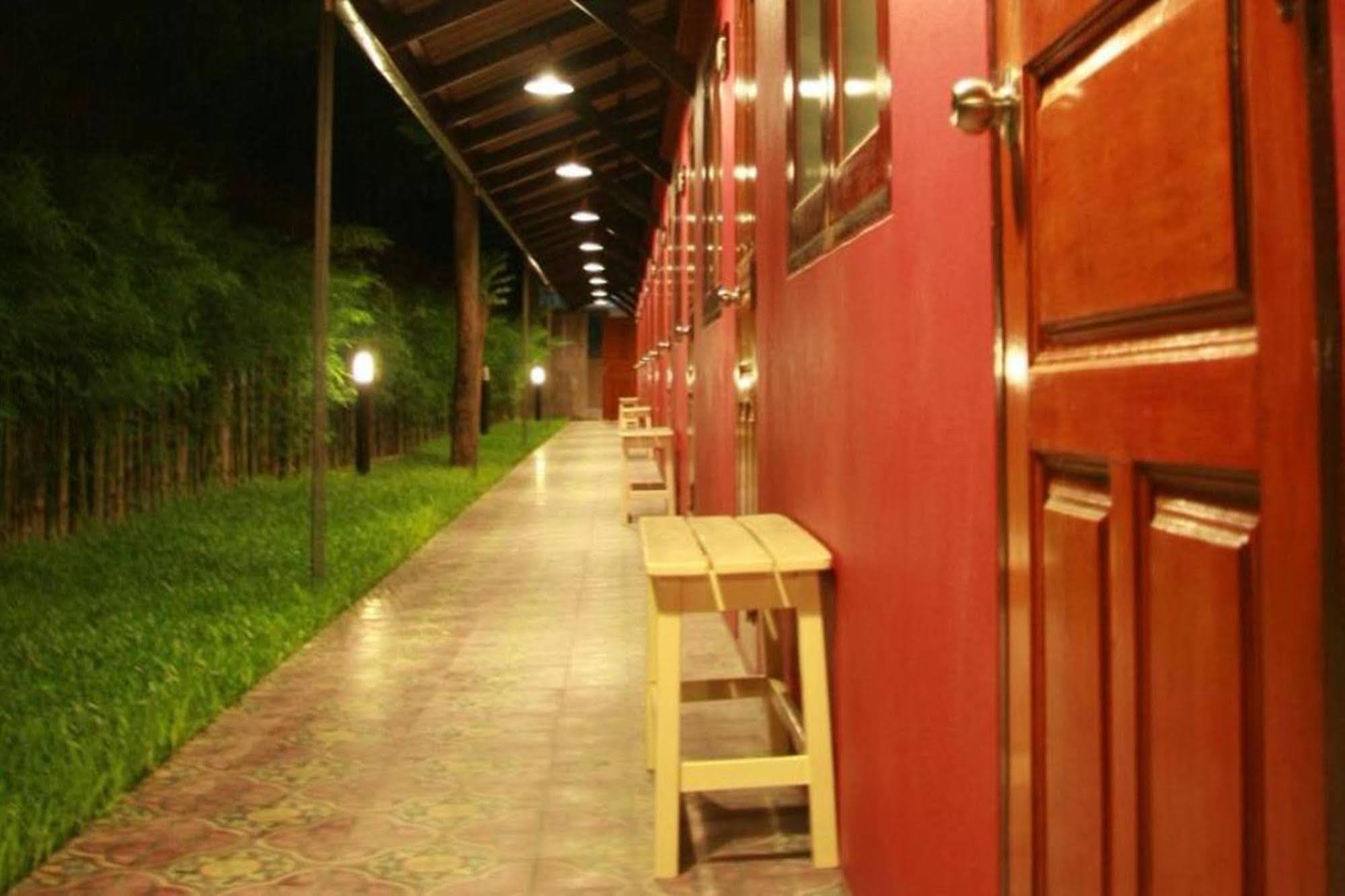 Baan Ma Feung Guesthouse Канчанабури Экстерьер фото